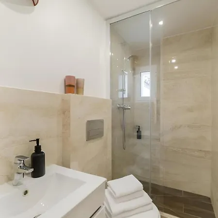 Cozy Retreat By The Center With Balcony Lissabon