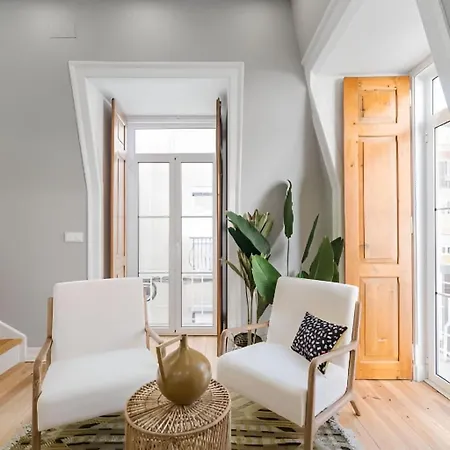 Apartment Cozy Retreat By The Center With Balcony Lissabon
