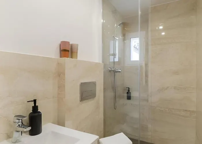 Cozy Retreat By The Center With Balcony Lissabon